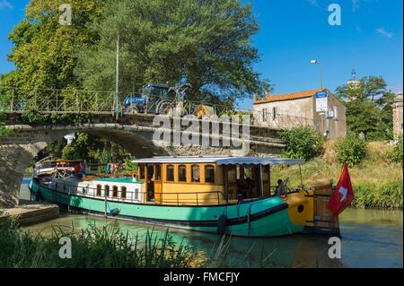 Francia, Aude, Roubia villaggio sulle rive del Canal du Midi elencati come patrimonio mondiale dall' UNESCO Foto Stock