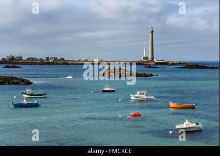 Francia, Finisterre, Pays des Abers, Plouguerneau, isola vergine nell arcipelago di Lilia, la Vergine Island Lighthouse visto Foto Stock