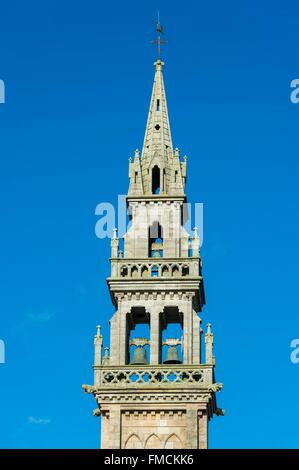 Francia, Finisterre, Baia di Morlaix, Carantec, St Carantec chiesa neogotica del XIX secolo Foto Stock