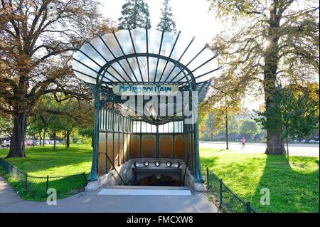 Francia, Parigi, Porte Dauphine stazione della metropolitana in stile Art Nouveau da Hector Guimard Foto Stock