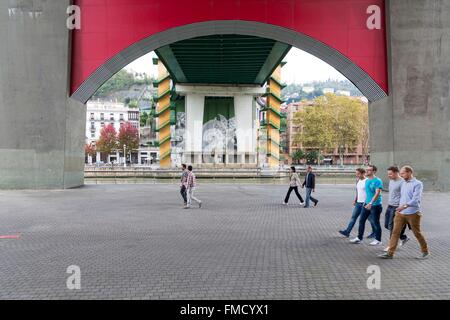 Spagna, Paesi Baschi, Bizkaia, Bilbao, la Salve ponte accanto al Museo Guggenheim Foto Stock