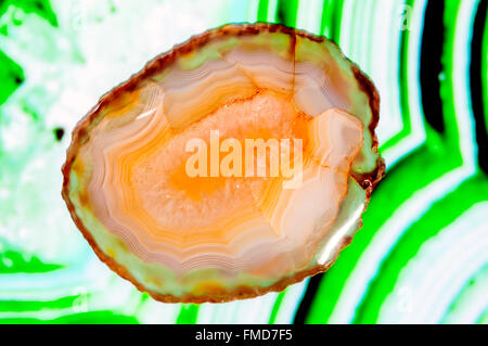 Naturale di onice africana druzy agata pietra minerale in studio di impostazione Foto Stock