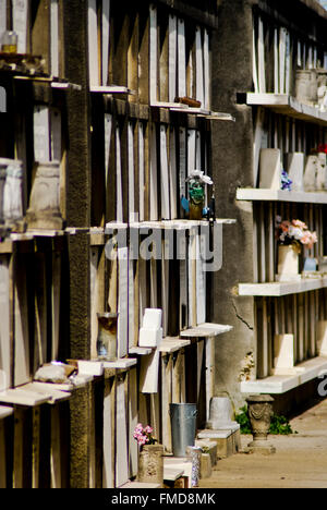 Al di sopra del suolo volte a St Louis n. 2 il cimitero di New Orleans in Louisiana USA Foto Stock