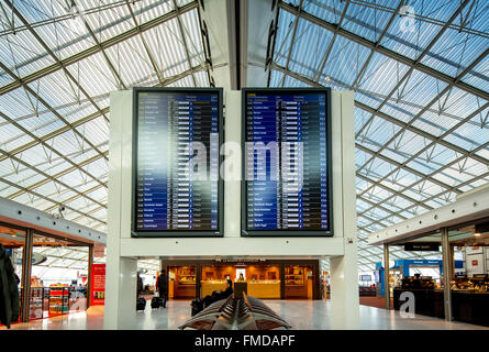 Display di volo, Concourse in Charles-de-Gaulle, CDG, Le Mesnil-Amelot, aeroporto di Parigi e dell' Ile-de-France, Francia Foto Stock