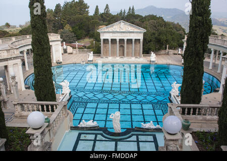 Piscina presso il Castello di Hearst vicino autostrada nazionale 1,Pacific Coast Highway,PCH, California, U.S.A.,Stati Uniti d'America, Foto Stock