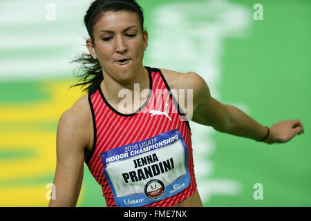 Marzo 11, 2016 - JENNA PRANDINI rallenta dopo la fine del suo calore preliminare delle donne del 60m dash al 2016 USATF campionati al coperto presso il Centro Congressi di Portland, Oregon, il 11 marzo 2016. Foto di David Blair Credito: David Blair/ZUMA filo/Alamy Live News Foto Stock