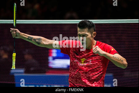 Birmingham. Undicesimo Mar, 2016. Lin Dan di Cina celebra dopo gli uomini singoli quarti match contro Jan O Jorgensen di Danmark al 2016 Overgrip Yonex All England Open Badminton Championships di Birmingham, Gran Bretagna il 11 marzo 2016. Credito: Tang Shi/Xinhua/Alamy Live News Foto Stock