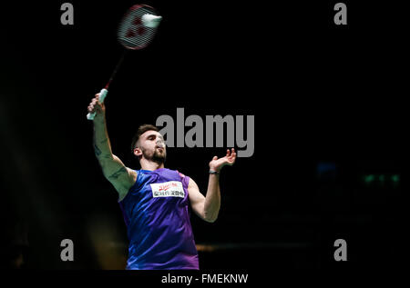 Birmingham. Undicesimo Mar, 2016. Jan O Jorgensen di Danmark compete durante gli uomini singoli quarti match contro Lin Dan della Cina al 2016 Overgrip Yonex All England Open Badminton Championships di Birmingham, Gran Bretagna il 11 marzo 2016. Credito: Tang Shi/Xinhua/Alamy Live News Foto Stock