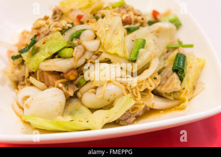 Fried Thai Mama tagliatelle istante,piccante di noodle Foto Stock