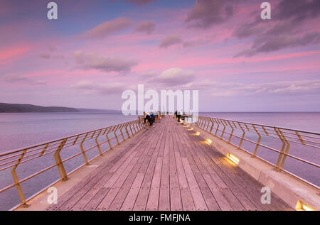 Pier al tramonto, Lorne, Great Ocean Road, Victoria, Australia Foto Stock
