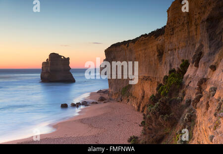 Pile di dodici Apostoli a fasi di Gibson, Parco Nazionale di Port Campbell, Great Ocean Road, Victoria, Australia Foto Stock