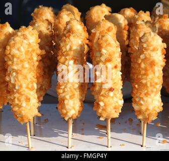 Un fast food vende mais chunky cani Foto Stock