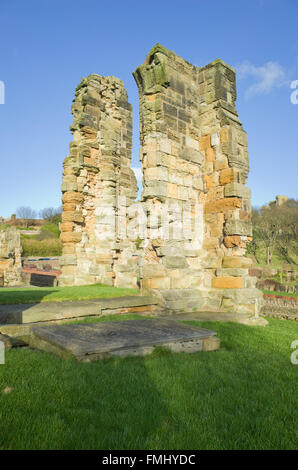 Le antiche rovine nella motivazione della chiesa di Santa Maria in Scarborough Foto Stock