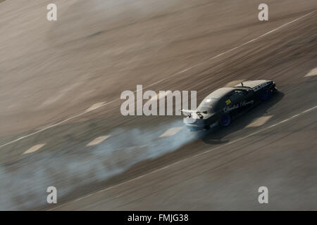 Corby, Northamptonshire, Regno Unito. Xii Mar, 2016. Drift racing car durante il Drift Matsuri a Rockingham Motor Speedway il 12 marzo 2016 in Corby, Northamptonshire, Regno Unito. Credito: Gergo Toth/Alamy Live News Foto Stock