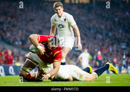 Twickenham, Londra, Regno Unito. Xii Mar, 2016. RBS 6 Nazioni campionati. Tra Inghilterra e Galles. Taulupe Faletau punteggi per il Galles. Credito: Azione Sport Plus/Alamy Live News Foto Stock