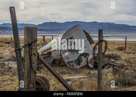 Lone Pine, California, Stati Uniti d'America. Xii Mar, 2016. Keeler, California è praticamente una città fantasma. Molti dei suoi edifici sono vacanti e fatiscenti, il lago si trova sulla è asciutto, le miniere della città è stata costruita per il supporto sono riprodotti, ancora una cinquantina di persone che vivono nelle città, così un completo di Ghost Town non lo è. La città, attualmente con una popolazione di 50, si trova sulle sponde del lago Owens che una volta era abbastanza profondo per vedere il sistema di cottura a vapore di navi di attraversare il lago con il minerale dalle miniere locali. Nel 1913 la maggior parte del lago di acqua è stata deviata a Los Angeles acquedotto rendendo l'area vittima di frequenti d Foto Stock