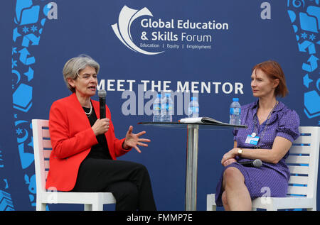 (160312) -- Dubai, 12 marzo 2016 (Xinhua) -- Irina Bokova (L), il direttore generale dell'Organizzazione delle Nazioni Unite per l'Educazione, la scienza e la Cultura (UNESCO), assiste l'istruzione globale e competenze Forum (GESF) 2016 a Dubai negli Emirati Arabi Uniti il 12 marzo 2016. La distruzione dei siriani e iracheni siti del patrimonio da uno stato islamico (SI) gruppo hanno ricevuto una chiamata di sveglia per nazioni in quanto danno la mancanza di istruzione può causare alla comunità globale, senior UNESCO offcial detto sabato. (Xinhua/Li Zhen) Foto Stock