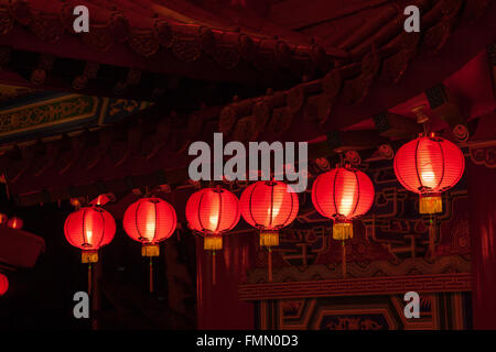 Lanterne rosse appese in righe durante il nuovo anno lunare cinese a Thean Hou tempio, Kuala Lumpur, Malesia Foto Stock