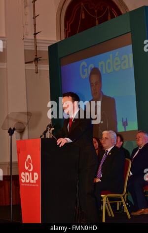 Derry. Xii Mar, 2016. Derry, Irlanda del Nord, Regno Unito, 12 Mar, 2016. Leader SDLP Colonna Eastwood MLA risolve la festa annuale conferenza in diretta televisiva su BBC © Mark inverno/Alamy Live News Credito: Mark inverno/Alamy Live News Foto Stock