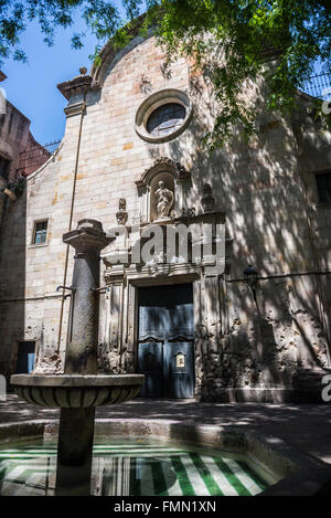 La Chiesa cattolica di San Filippo Neri su San Filippo Neri piazza nel Quartiere Gotico, Ciutat Vella, Barcelona, Spagna Foto Stock