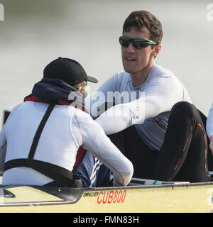 Regno Unito. Xii marzo, 2016. Boat Race infissi finale prima della regata. Cambridge University Boat Club tedesco v sotto 23s. CUBC:, B) Felix Newman, 2) Ali Abbasi, 3) Charles Fisher, 4) Clemens Auersperg, 5) Luca Juckett, 6) Henry Hoffstot, 7) Ben rublo, S) lancia Tredell, C) Ian Middleton. Credito: Duncan Grove/Alamy Live News Foto Stock