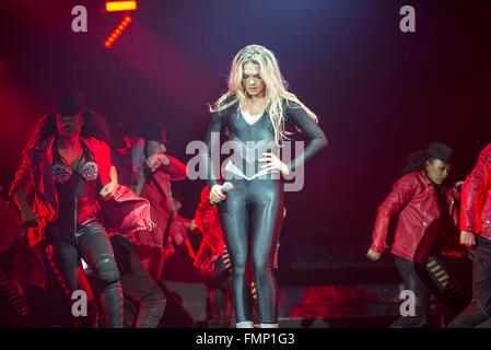 Manchester, Regno Unito. Xii Marzo 2016. Louisa Johnson esegue su X Factor Live Tour 2016 al Manchester Arena 12/03/2016 Credit: Gary Mather/Alamy Live News Foto Stock
