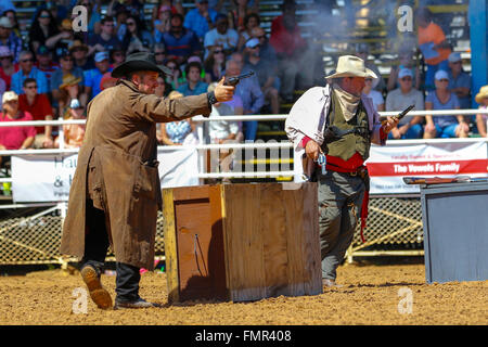 Florida, Stati Uniti d'America. Xii marzo, 2016. Migliaia di appassionati di rodeo girato fuori per guardare la 88th Arcadia Rodeo campionati in Florida con gli eventi compresi bareback riding, steer wrestling, Montone bustin', e verso il basso lo sfilacciamento. Credito: Findlay/Alamy Live News Foto Stock