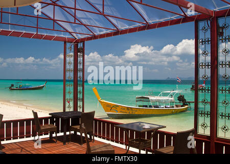 Barca dalla coda lunga attesa per client in Thailandia Foto Stock