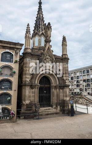 Tomba a Poblenou cimitero - Cementiri de l'Est (EST cimitero) in Barcellona, Spagna Foto Stock