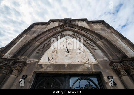 Tomba a Poblenou cimitero - Cementiri de l'Est (EST cimitero) in Barcellona, Spagna Foto Stock