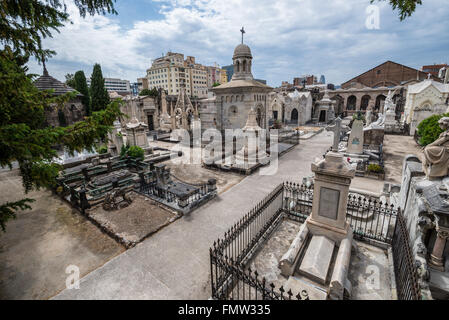 Graves al Poblenou cimitero - Cementiri de l'Est (EST cimitero) in Barcellona, Spagna Foto Stock