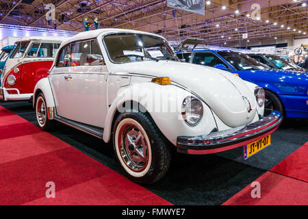 Ultracompatto che sta Volkswagen maggiolino. Foto Stock