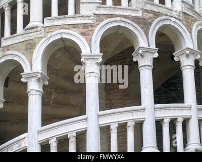 La scala a chiocciola di Palazzo Contarini del Bovolo, Venezia. Foto Stock