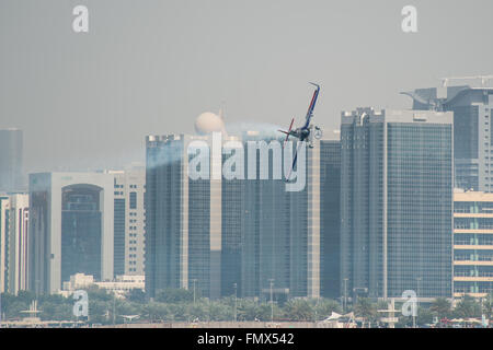 Abu Dhabi, negli Emirati Arabi Uniti. Xii marzo, 2016. Red Bull Air Race viene ad Abu Dhabi per il nono anno Credito: Tom Morgan/Alamy Live News Foto Stock