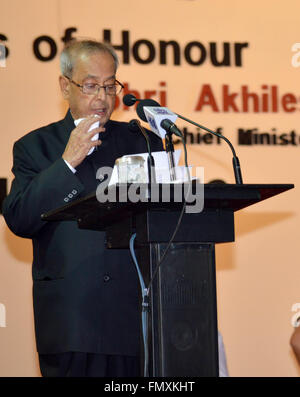 Di Allahabad, Uttar Pradesh, India. 13 Mar, 2016. Di Allahabad: Presidente Pranab Mukharjee addresseing durante un programma in occasione del centocinquantesimo anniversario della Highcourt Allahabad, in Allahabad su 13-03-2016. foto di prabhat kumar verma © Prabhat Kumar Verma/ZUMA filo/Alamy Live News Foto Stock