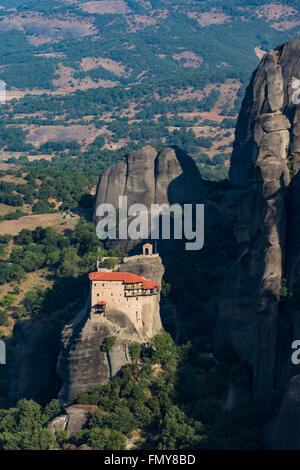 Meteora, Tessaglia, Grecia. Greco del Monastero Ortodosso di San Nicola Anapafsas, risalente al XVI secolo. Foto Stock