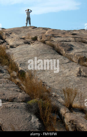 Griechenland, Kykladen, Paros, an der mykenischen Akropolis in der Bucht von Naoussa (Modelrelease liegt vor) Foto Stock