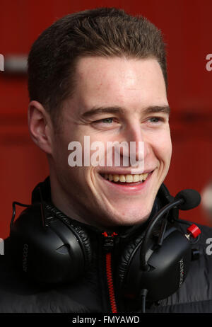Belga di Formula Uno testdriver Stoffel Vandoorne della McLaren Honda visto durante una sessione di allenamento per il prossimo campionato di Formula Uno stagione sul circuito de Barcelona - Catalunya a Barcellona, Spagna, 22 febbraio 2016. Foto: Jens Buettner/dpa Foto Stock