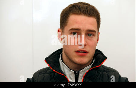 Belga di Formula Uno testdriver Stoffel Vandoorne della McLaren Honda visto durante una sessione di allenamento per il prossimo campionato di Formula Uno stagione sul circuito de Barcelona - Catalunya a Barcellona, Spagna, 24 febbraio 2016. Foto: Jens Buettner/dpa Foto Stock