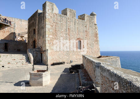 Santiago di Cuba - - 14 gennaio 2016: persone in visita a piedi castello El Morro a Santiago de Cuba, Cuba Foto Stock