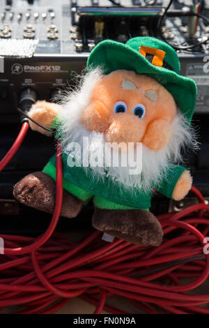 Londra, Regno Unito. Il 13 marzo 2016. L'annuale festa di San Patrizio Parade avviene nel centro di Londra. Credito: Immagini vibranti/Alamy Live News Foto Stock