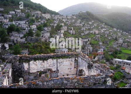 Vista su Kayakoy città fantasma in Turchia. Foto Stock