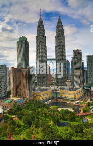 A KUALA LUMPUR - novembre 28: "Petronas Twin Towers" il 28 novembre 2015 a Kuala Lumpur, Malesia. "Petronas Towers" erano talles Foto Stock