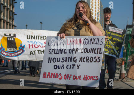 Londra, UK, 13 Mar, 2016. Migliaia marzo contro i governi alloggiamento Bill. David Rowe/Alamy Live News. Foto Stock