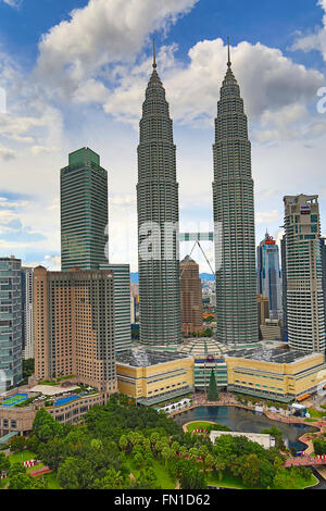 A KUALA LUMPUR - novembre 28: "Petronas Twin Towers" il 28 novembre 2015 a Kuala Lumpur, Malesia. "Petronas Towers" erano talles Foto Stock