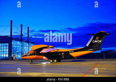 Un, 75TK, 75 TK, 100, CAVOK, Antonov, freighter, merci, cargo, camicia, cargo, piano, rampa, Cargo, rimorchio, lifter, aeromobili, Foto Stock