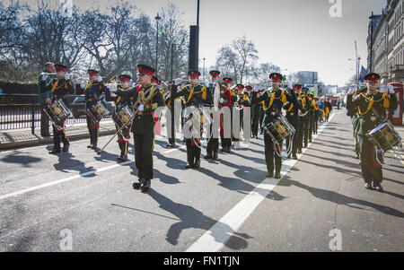 Londra, Regno Unito. 13 Marzo 2016.L'annuale festa di San Patrizio Parade avviene nel centro di Londra. Credito: Carol moiré/Alamy Live News Foto Stock