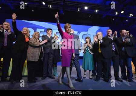 Glasgow, Scozia, GBR - 13 Marzo: Nicola storione, Primo ministro di Scozia con attuali e potenziali fornitori MSP il giorno finale del Partito nazionale scozzese conferenza di primavera si è svolta domenica 13 marzo 2016 a Glasgow, in Scozia. Foto Stock