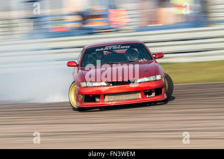 Corby, Northamptonshire, Regno Unito. 13 marzo, 2016. Nissan Silvia S14 auto di deriva durante il Drift Matsuri a Rockingham Motor Speedway il 13 marzo 2016 in Corby, Northamptonshire, Regno Unito. Credito: Gergo Toth/Alamy Live News Foto Stock