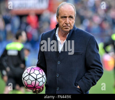 Genova, Italia. 13 Mar, 2016. Giampiero Ventura si affaccia su durante la serie di una partita di calcio tra il Genoa CFC e Torino FC. Genoa CFC vince 3-2 su Torino FC. © Nicolò Campo/Pacific Press/Alamy Live News Foto Stock